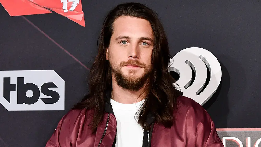 How tall is Ben Robson?